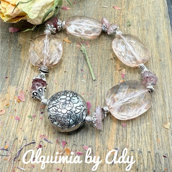 Strawberry Quartz and translucent acrylic oversized bracelet - Picture 1 of 3